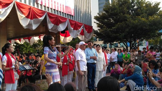 Ngabuburit bersama Titiek Puspa, Djarot Bersenandung Sore