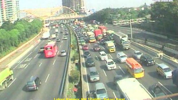 Tol Jakarta arah Cikampek macet.