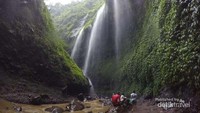 Air Terjun Madakaripura memiliki ketinggian 200 meter. Air terjun cantik ini berada di Desa Branggah, Kecamatan Lumbang, Kabupaten Probolinggo, Jawa Timur. (Pradikta Dwi Anthony/dTraveler)