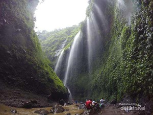 Gajah Mada atau Gaj Ahmada? Coba Cek Dulu Namanya di Air Terjun Madakaripura
