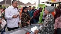 Pasar Murah Ramadan ini memang menjual sembako dengan harga murah untuk masyarakat sekitar. Foto: dok. Kemendes