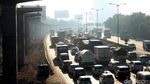 Kendaraan Mengular Panjang di Tol Cikampek