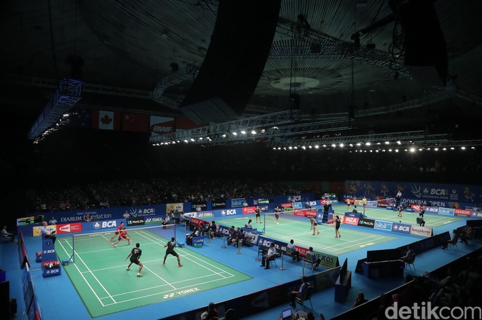 Suasana Terkini Venue BCA Indonesia Open 2017

Pekerja menyelesaikan pembuatan venue di kawasan Jakarta Convention Centre (JCC) tempat diselenggarakannya BCA Indonesia Open 2017, Senin (12/062017). BCA Indonesia Open diselenggarakan mulai hari ini hingga hari Minggu. Grandyos Zafna/detikcom