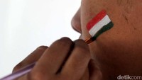 Ada juga pendukung India.