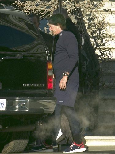 Mantan Presiden AS George Bush pakai sneakers