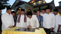 Pada kesempatan itu, OSO juga meresmikan Masjid Al Hijrah, Pontianak, Kalimantan Barat.