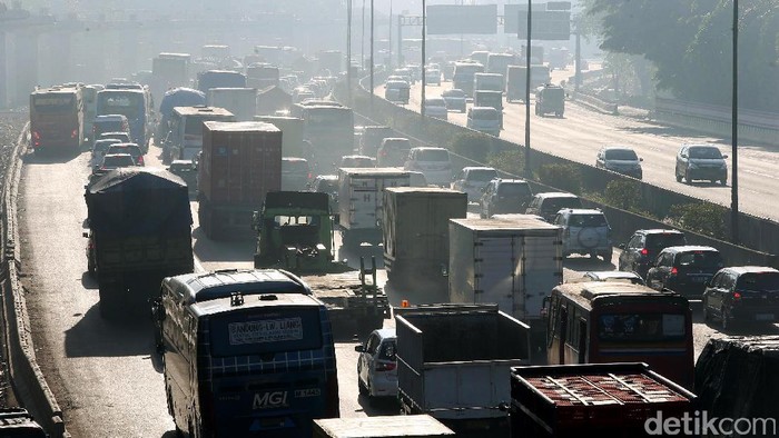 Tol Cikampek Padat di Cikarang Barat-Karawang Barat