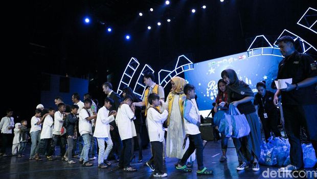 500 Anak Yatim Buka Puasa Bersama di Trans Studio Bandung