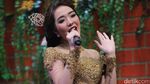 Ayu Tenan! Gisel Cantik Berkebaya