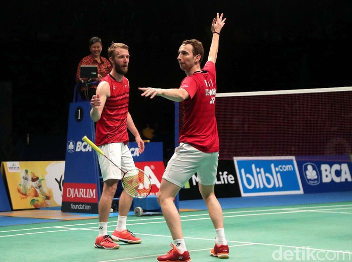 Pebulutangkis Ganda putra Denmark Mathias Boe/Carsten Mogensen menghadapi ganda putra Indonesia Fajar Alfian/Muhammad Rian Ardianto dalam babak semifinal BCA Indonesia Open 2017 yang digelar di JCC, Jakarta, Sabtu (17/06/2017). Ganda Denmark tersebut melaju kebabak final setelah mengalahkan ganda Indonesia dalam 3 set dengan skor21-17 18-21 21-12. Grandyos Zafna/detikcom