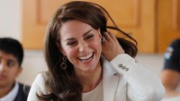 Kate Middleton tak henti tersenyum sepanjang acara berlangsung. (Frank Augstein - WPA Pool /Getty Images)
