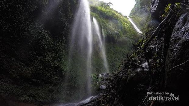 air terjun yang cantik