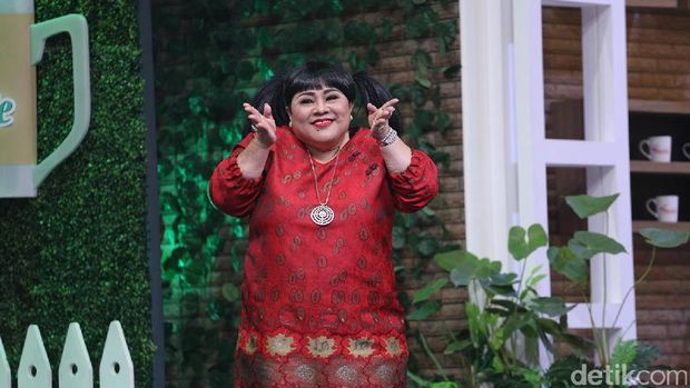Jatuh ke Pelukan Berondong, Pernikahan 5 Artis Ini Harmonis