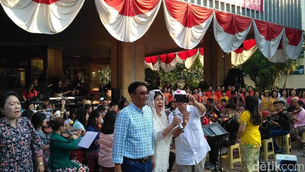 Ngabuburit bersama Titiek Puspa, Djarot Bersenandung Sore