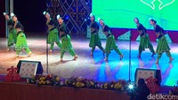 Hadir dalam setiap perayaan istimewa, tarian Kazkahstan turut dilestarikan oleh generasi mudanya. Seperti yang dilakukan oleh grup tari Ukulim yang dilatih oleh Gulnazya ini. Sudah 26 tahun ia berkecimpung dalam dunia tari dan terus mewariskan keahliannya pada kaum muda. Hilman/TRANS7.