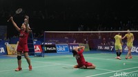 Anggia/Ketut melangkah ke semifinal dengan mengalahkan Sapsiree Taerattanachai/Puttita Supajirakul (Thailand) lewat rubber game (Foto: Grandyos Zafna).