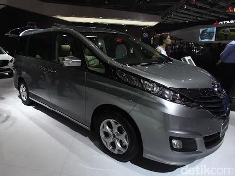 Dian Sastro Suka Mobil MPV Besar