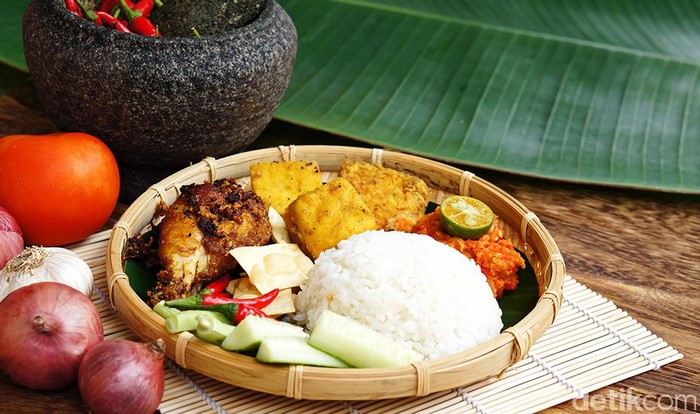 Ayam Penyet Bumbu Kurma Juarai Lomba Masak Dapur Ramadan 