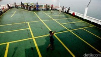 Kapal-kapal masih terlihat kosong pada H-7 lebaran. Pemandangan ini akan berbanding terbalik pada puncak arus mudik.