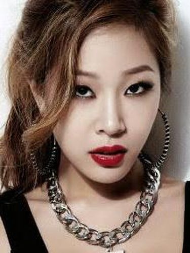 Jessi selebriti korea operasi plastik. 