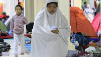  Khusyuk dan penuh spirit beribadah untuk mengejar kemuliaan malam 1000 bulan. (Foto: Wisma Putra/detikcom)