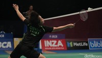  Chen Qingchen dan Jia Yifansaat bermain neting.