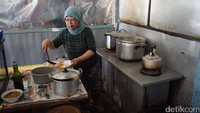 Setiap hari, Warung Pian buka mulai pukul 06.00 hingga 16.00 WIB. Jika mengunjungi warung makan Pian, Nasi Lengko menjadi menu yang tidak boleh ketinggalan untuk dicicipi. Foto: detikcom/Imam Suripto
