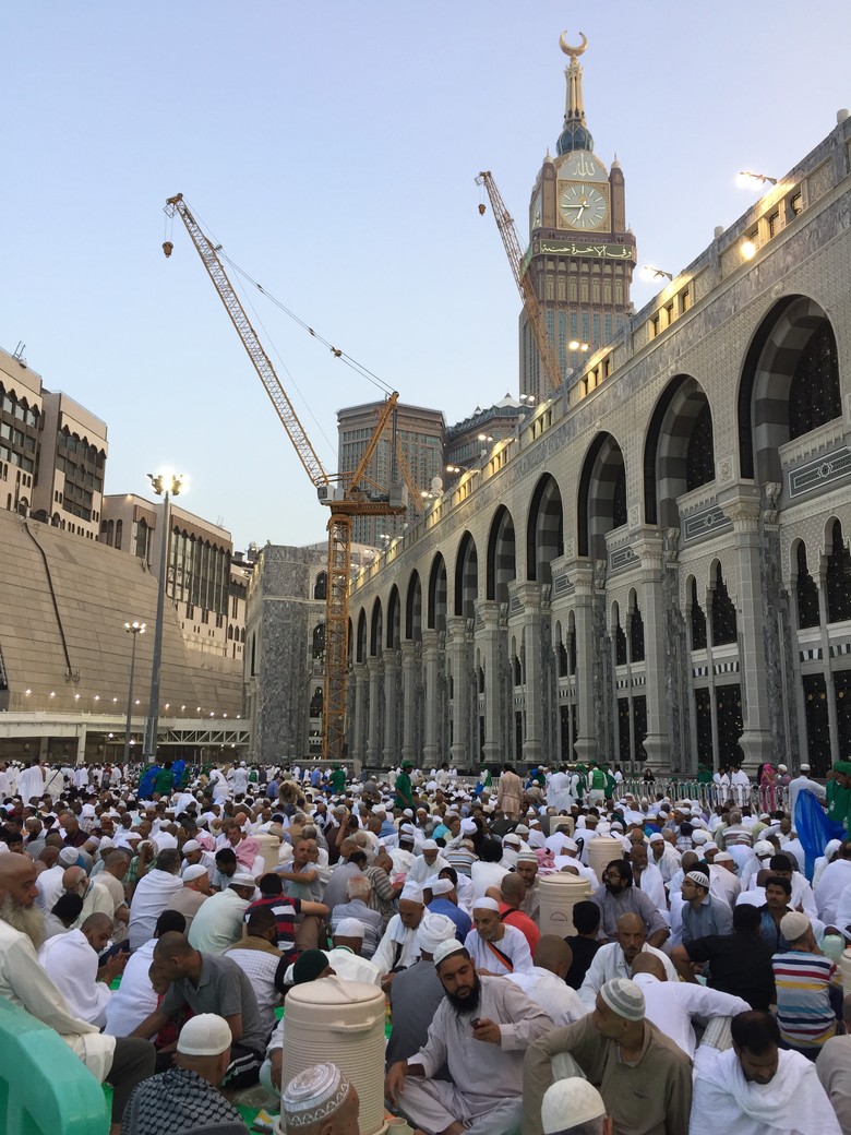 Ramadan di Saudi: Siang Jadi Malam hingga Tarawih 10 Juz