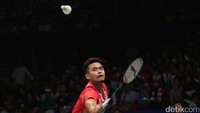 Pada game kedua, Tontowi/Liliyana kalah start. Mereka sempat tertinggal hingga skor 6-9. Namun, mereka kemudian meraih empat poin secara beruntun untuk berbalik memimpin 10-9.
