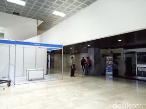 Polisi Cek Lokasi Kebakaran di Gedung Nusantara II DPR/MPR