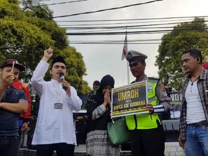 Warganet Berangkatkan Umrah Bripka Ase Polisi Legendaris