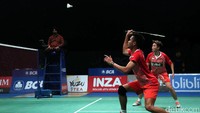 Situasi tak jauh berbeda terjadi di gim kedua. Sempat ketat di awal, Tontowi/Liliyana kemudian mampu mendominasi permainan. Usai memimpin 11-7 saat interval, Tontowi/Liliyana perlahan meninggalkan perolehan angka pasangan Malaysia. Setelah bertarung selama 39 menit, Tontowi/Liliyana akhirnya menang. 