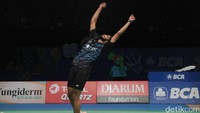 Sejak gim pertama Kidambi bermain mulus hingga memetik kemenangan 21-11. 