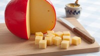 Keju adalah makanan yang bisa disandingkan dengan apa saja. 100 Gram keju mengandung 353 kalori. (Foto: Thinkstock)