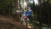 Kedua motor ini dikembangkan terinspirasi dari motor-motor Outsiders Yamaha Official Enduro Team.