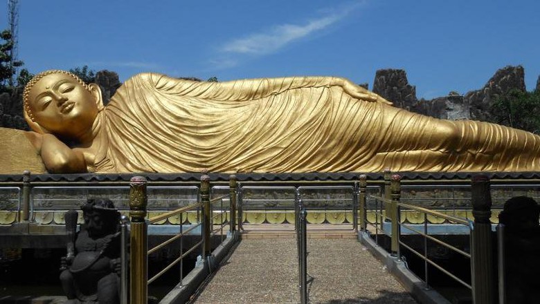 Patung Buddha Tidur Patung Buddha tidur di Mojokerto, Jatim