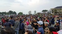 Warganet Cipanas Berangkatkan Umrah Bripka Ase Polisi 'Legendaris'