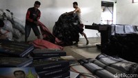 Sarung dijual Rp600.000/kodi. Untuk kualitas lebih bagus mencapai Rp 900.000/kodi. (Foto: Wisma Putra/detikcom)