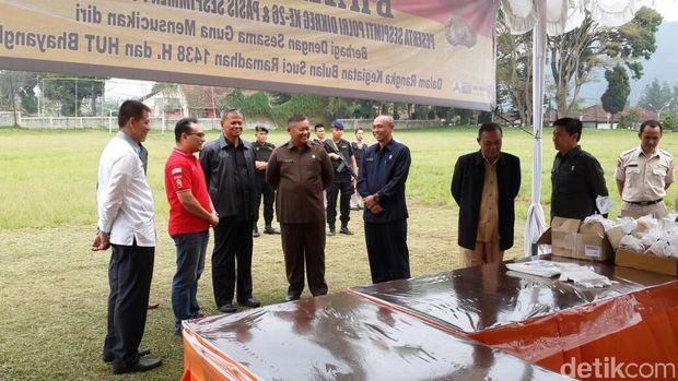 Sespim Polri gelar pasar murah.