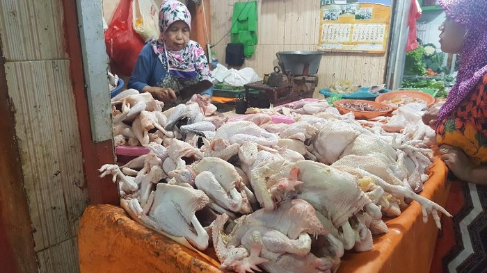 Di Malang, Harga Ayam Naik Bawang Putih Turun