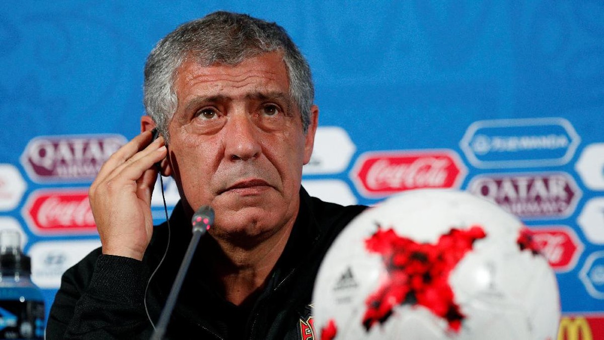 Fernando Santos enggan menanggapi pertanyaan soal Cristiano Ronaldo (Foto: REUTERS/Maxim Shemetov)