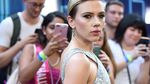 Penampilan Mengkilap dan Klimis Scarlett Johansson