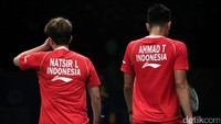Di babak final, Tontowi/Liliyana akan menghadapi Zheng Siwei/Chen Qingchen. Unggulan pertama asal China itu lolos setelah menyingkirkan rekan senegaranya, Liu Yuchen/Tan Jinhua, 21-10, 21-23, 21-16.