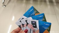 Tiket atau karcis yang diberikan berupa kartu layaknya atm. Kartu ini dipergunakan dalam sekali jalan (Bonauli/detikTravel)