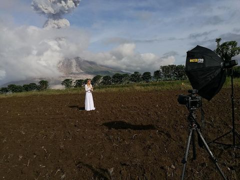 Menakjubkan! Pasangan Ini Foto Prewedding Romantis di 15 Negara