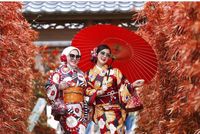 Syahrini dan adiknya sedang berada di Jepang