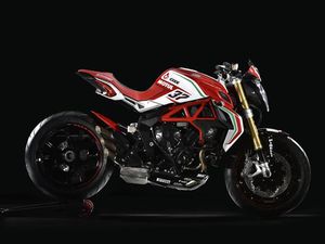 MV Agusta Luncurkan Dragster RC, Cuma Ada 350 Unit