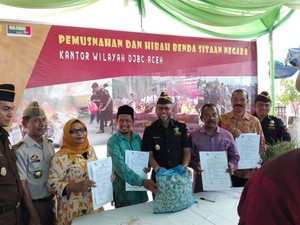 60 Ton Bawang Ilegal Hasil Sitaan Dibagikan untuk Masyarakat Aceh