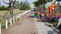 Di belakang Museum Takao ada juga ruang hijau yang luas. Para pengunjung yang datang dapat bermain layang-layang maupun sekadar foto (Masaul/detikTravel)