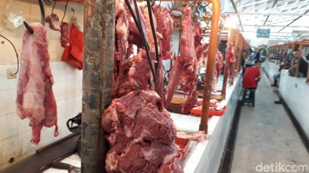 Pedagang daging sapi di Pasar Gondangdia
